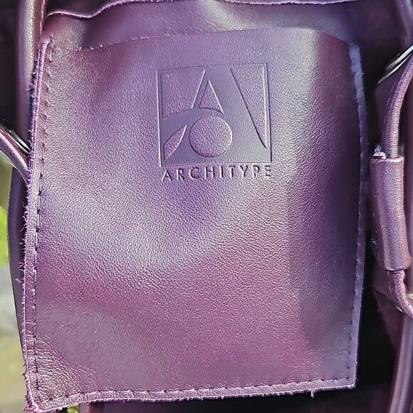 Local leatherwork purple crossbody shoulder bag - Picture 3 of 5